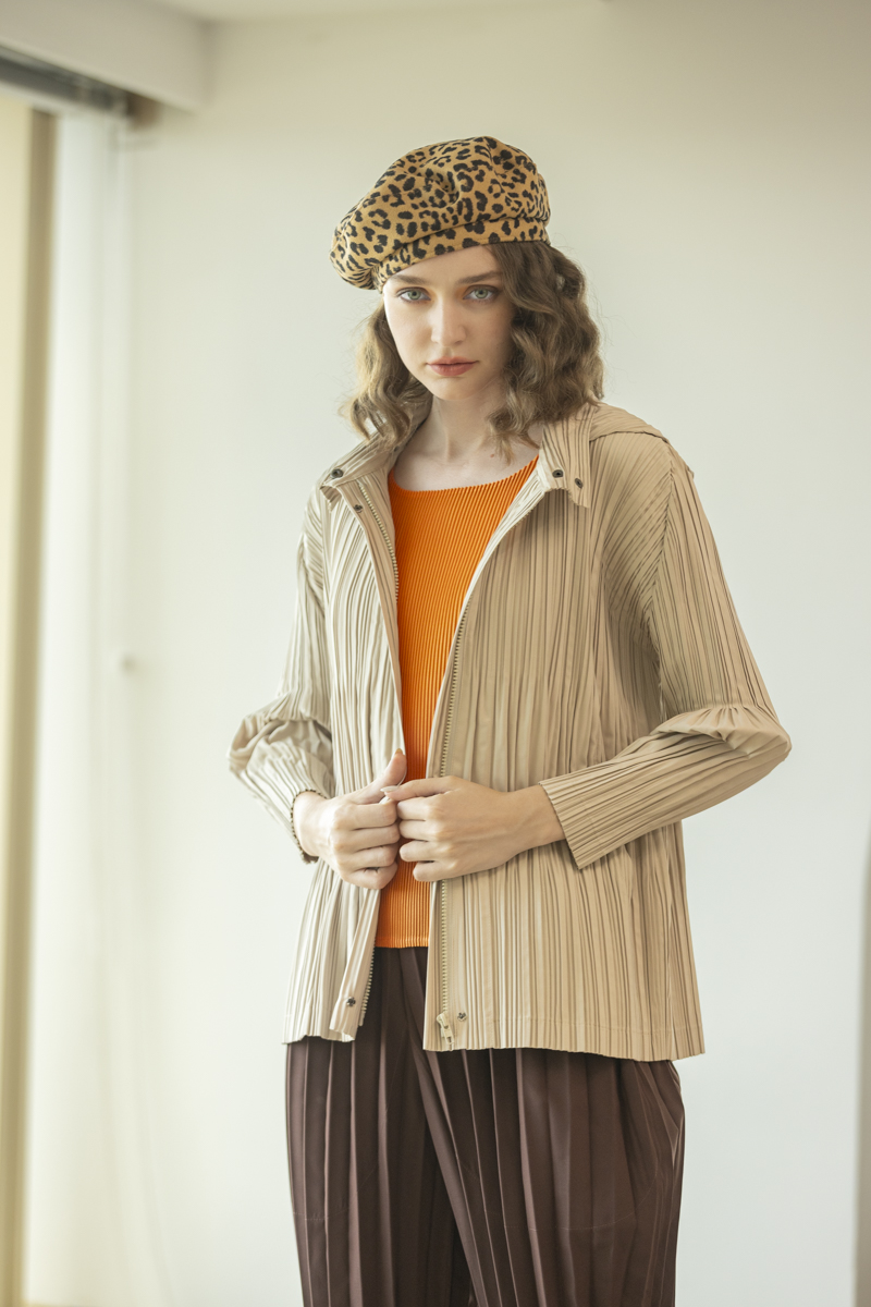 墨綠山間連帽外套